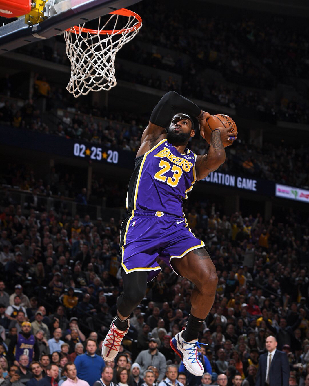 洛杉矶道奇队在 1963 年横扫洋基夺冠，库法克斯与德莱斯戴尔的组合无坚不摧